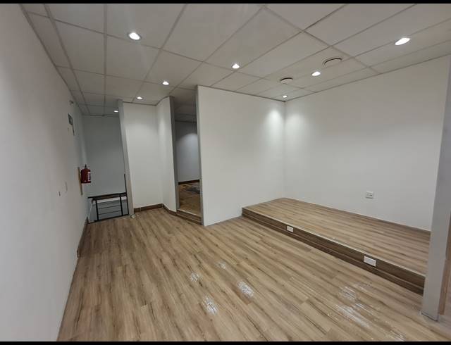 111M² RETAIL TO LET IN DUNKELD WEST